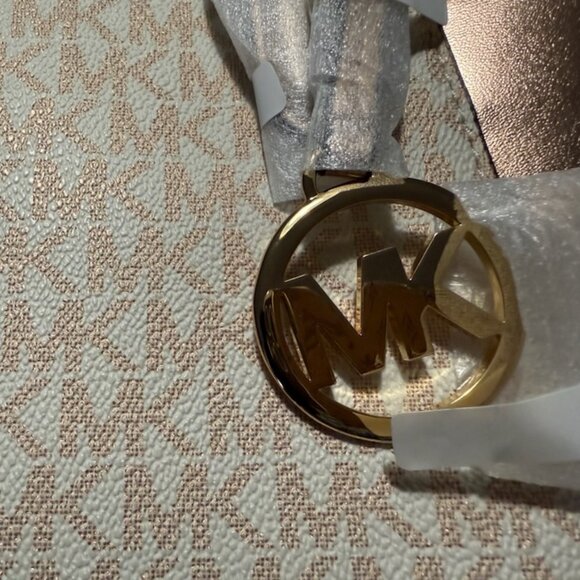 ULTRA RARE ROSE GOLD KORS MONOGRAM AND LEATHER TOTE! NEW WITH TAGS AND CHARM!! - Picture 5 of 7